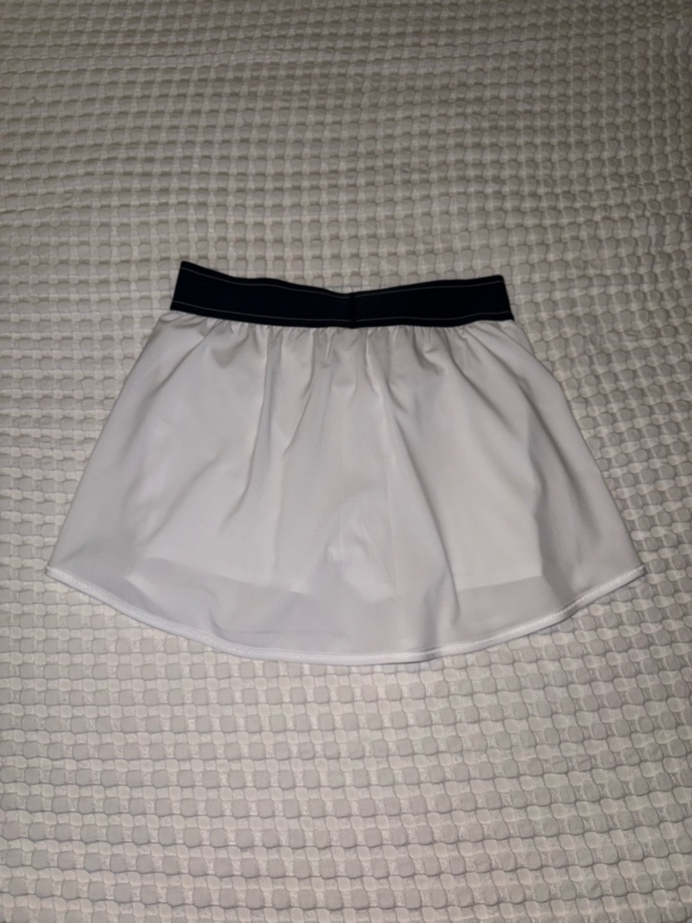 ALO Yoga White Skort with Black Waistband - Picture 2 of 3